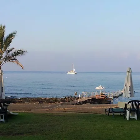 Elysia Park Beautiful Appartamento Paphos