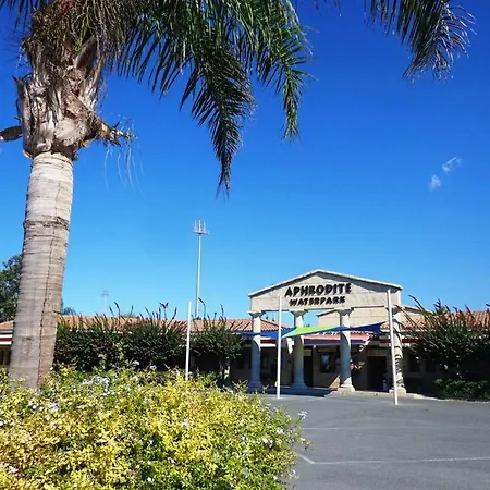 Elysia Park Beautiful Appartamento Paphos