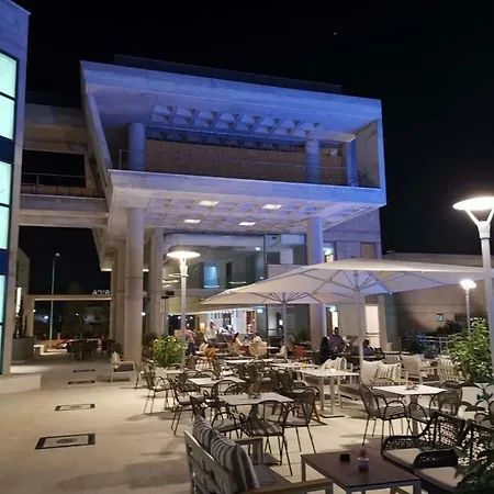 Elysia Park Beautiful Appartamento Paphos